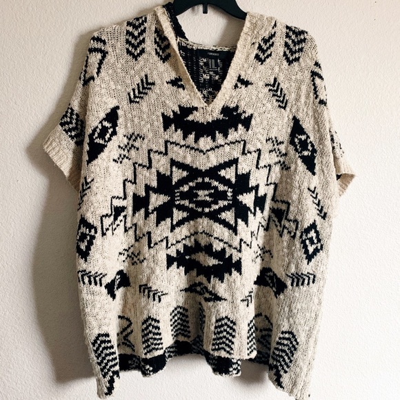 Forever 21 Aztec print poncho - Picture 3 of 5